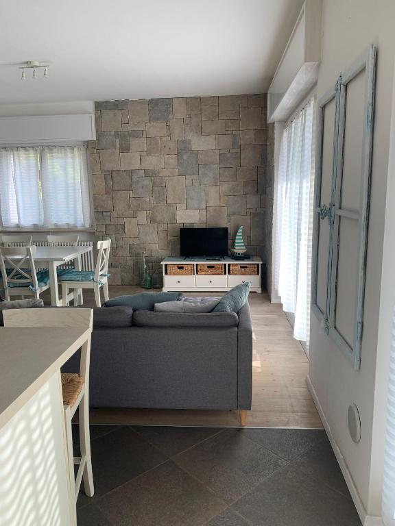 Appartamento caneve - Three-Bedroom Apartment