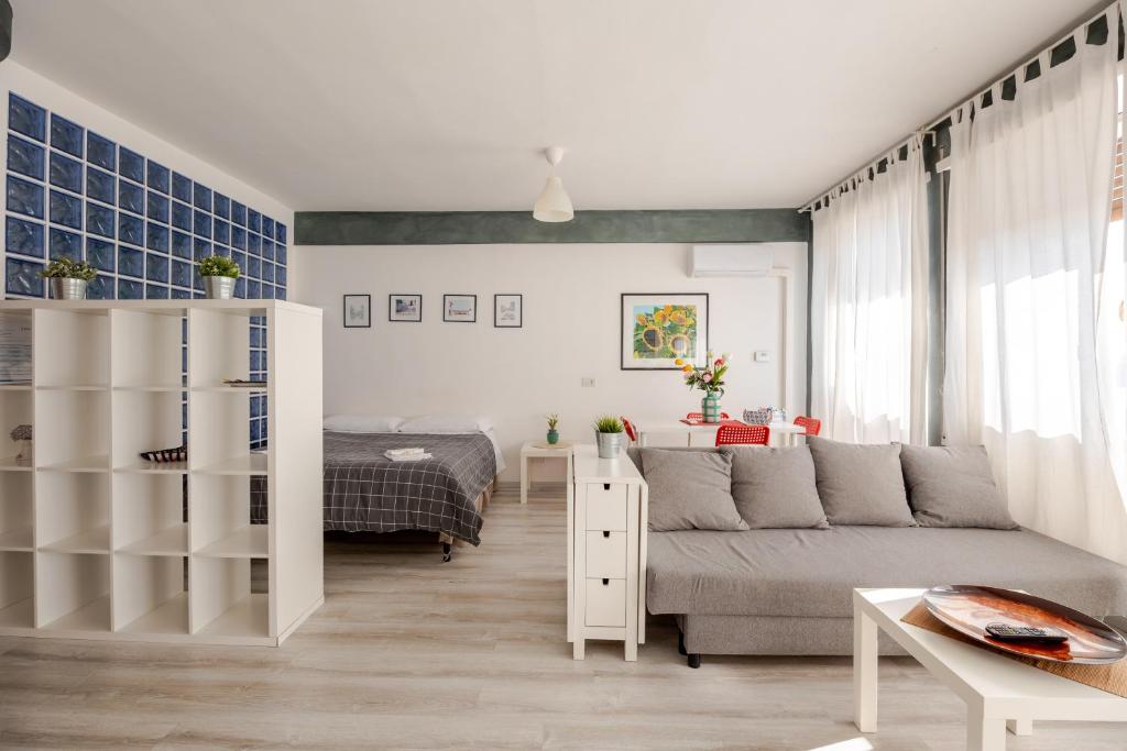 Fratelli Bandiera - Housity