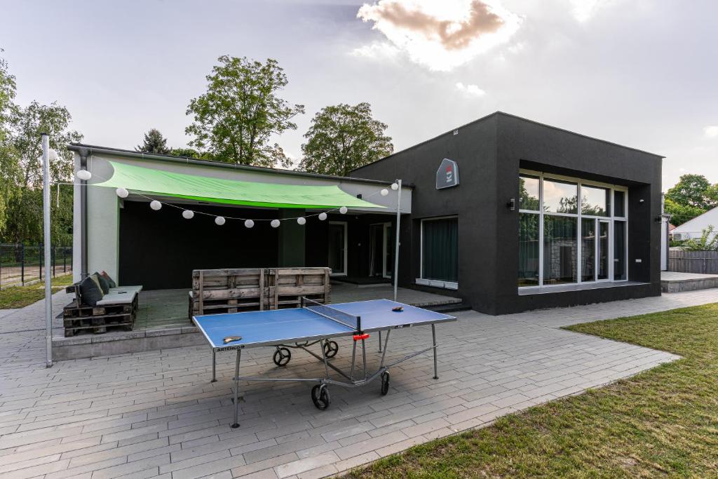 a ping pong table in front of a house at KJB Vendégház Dombori in Fadd-Dombori