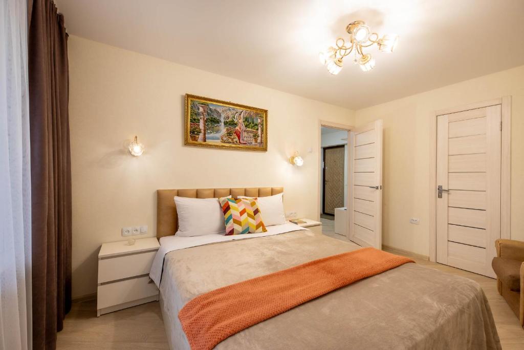 Luxury 2-Room Apartment - City Center, 2nd Floor фото 2