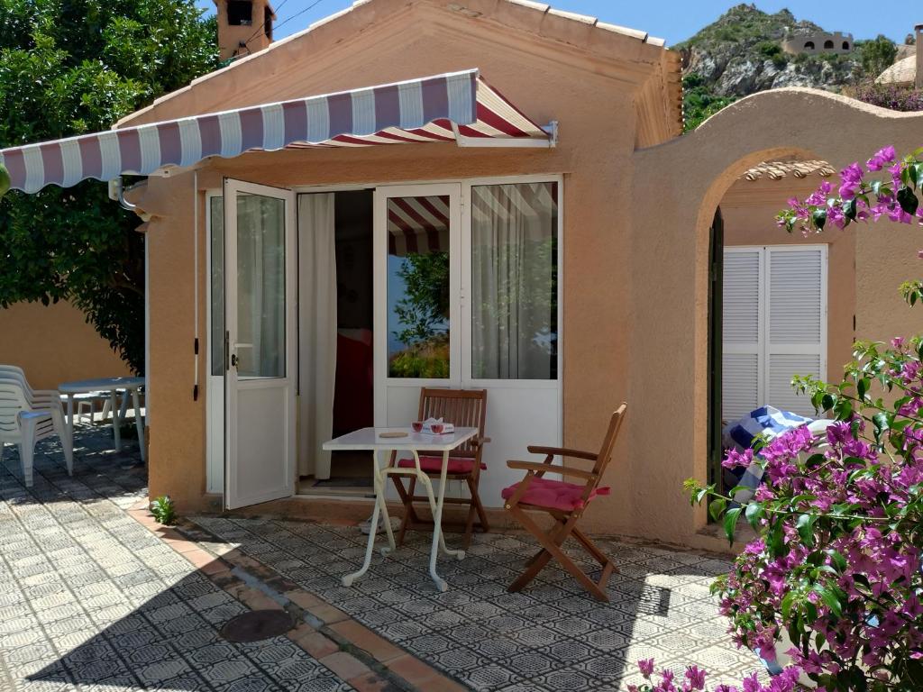 a small house with a table and chairs on a patio at Cedra 5, Holiday home, cosy apartment in Turre
