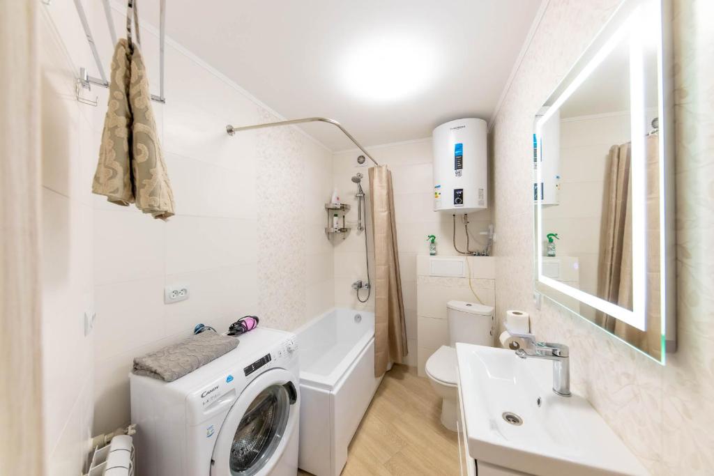 Luxury 2-Room Apartment - City Center, 2nd Floor фото 5