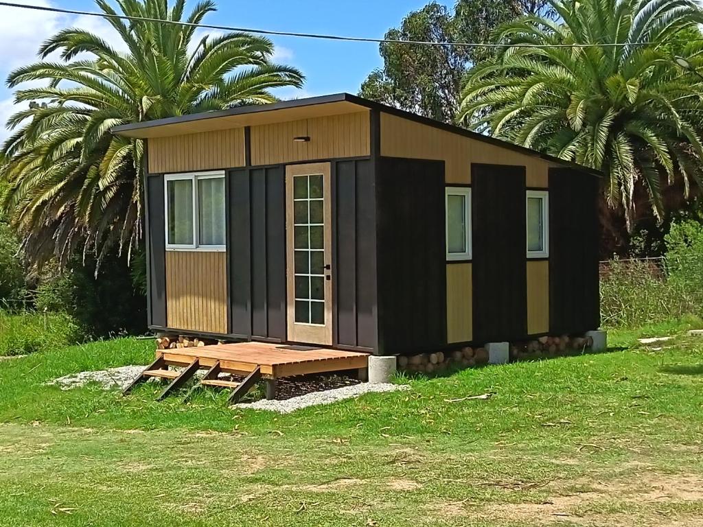 a small house with a picnic table in front of it at Cabaña Esencia in Maldonado