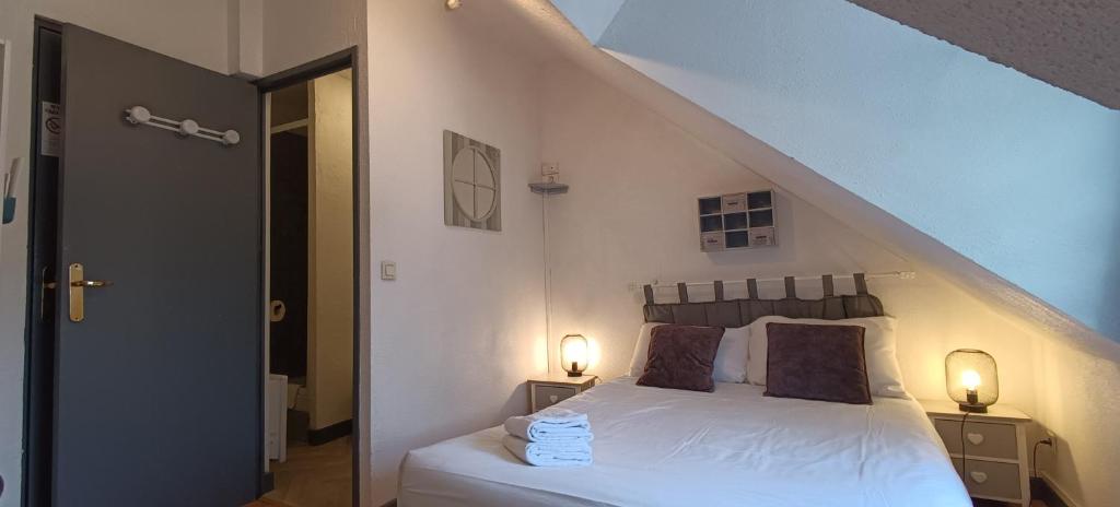 Hôtel Le P'tit Monde - Camera Doppia Economy Mansardata Con Bagno Privato