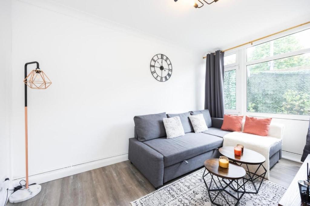 a living room with a couch and a table at Spacious 2br Gem - Close To Clapham Junction in London