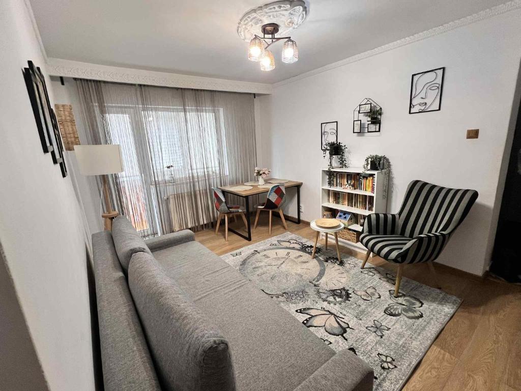 a living room with a couch and a table at Cosy Apart Busteni in Buşteni