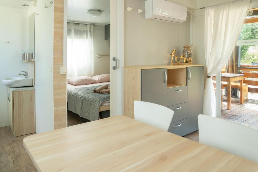 a small apartment with a bedroom and a table and chairs at House no 4 in Pakoštane