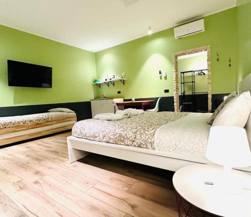 a bedroom with green walls and a large bed at Mini alloggi alle terme in Abano Terme