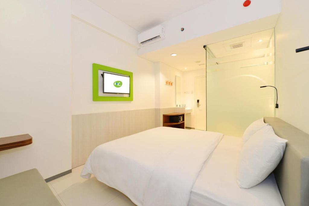 Postel nebo postele na pokoji v ubytování POP! Hotel Pasar Baru Jakarta