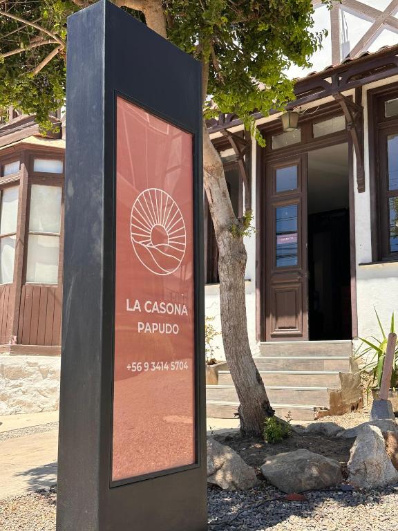 a sign in front of a building at La Casona Papudo in Papudo