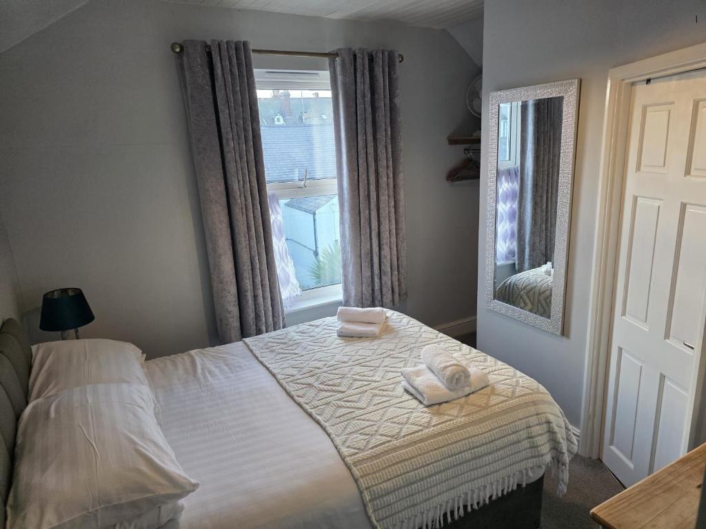 Glascoed Guest House - Small Double Room