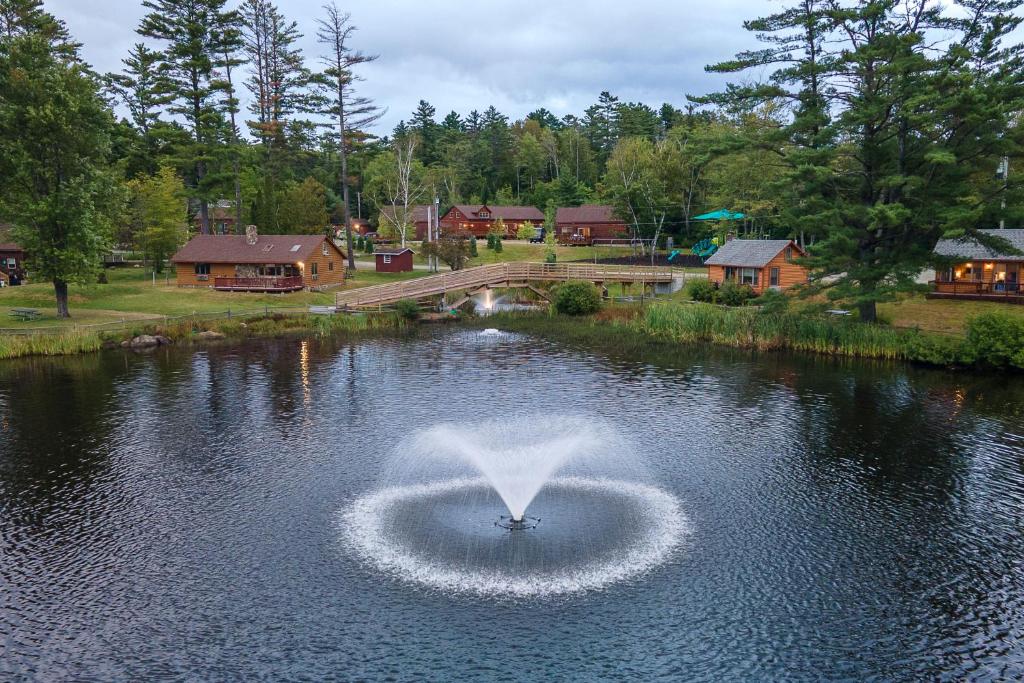 a lake with a fountain in the shape of a heart at Presidential Mountain Resort in Bethlehem