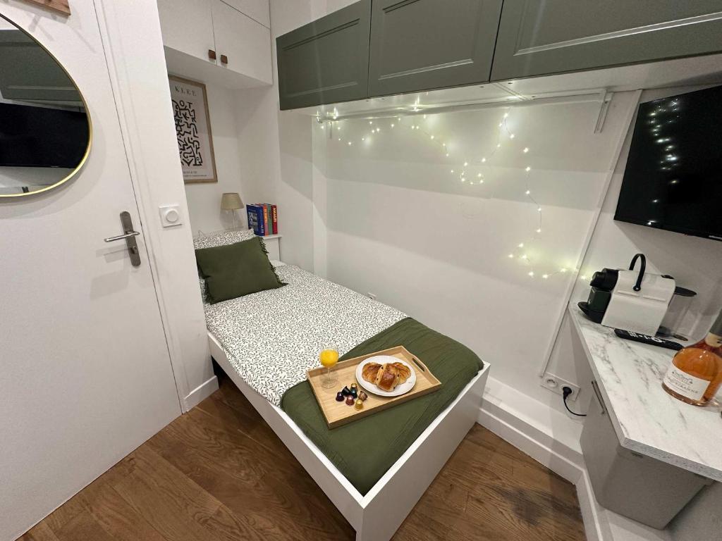 326 New Suite Hugo - Tiny Apartment Paris Center