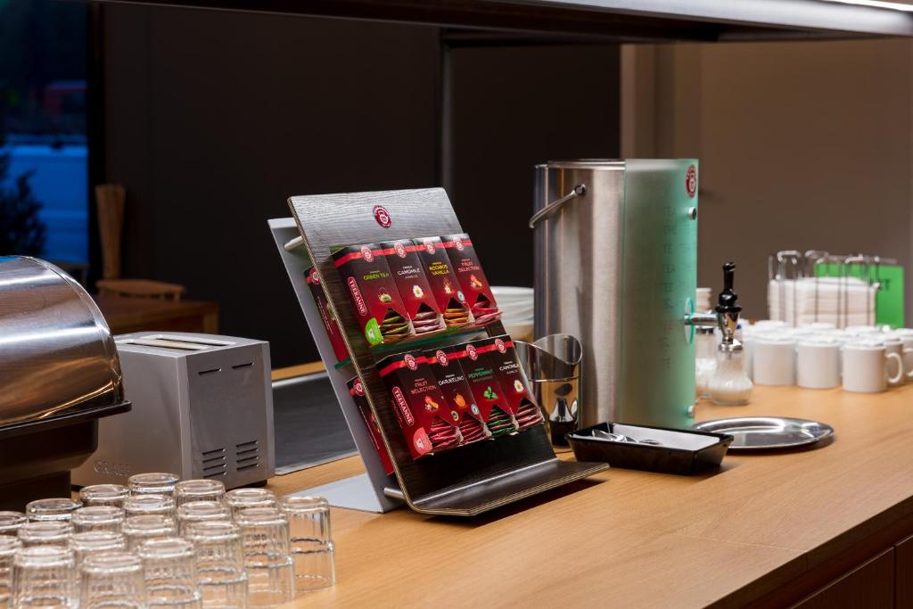 Příslušenství pro přípravu čaje a kávy v ubytování mk hotel stuttgart