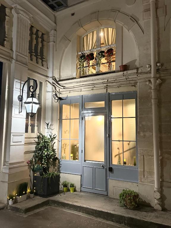 Appartement face a l'Opera Comique