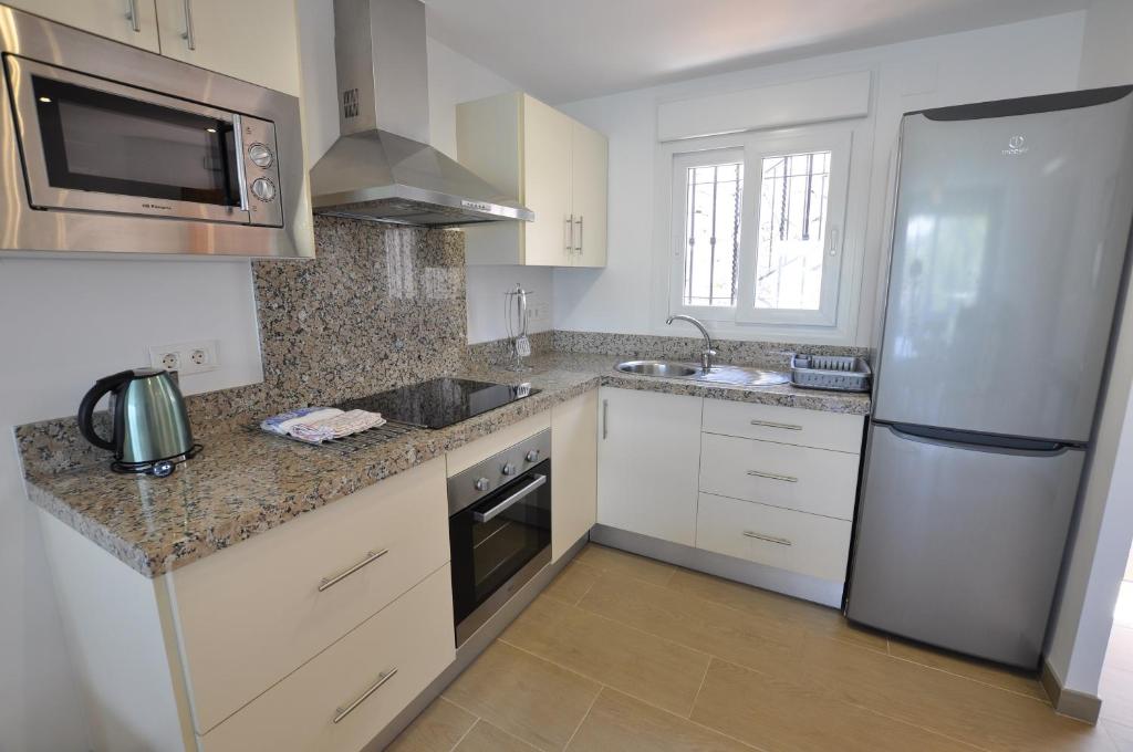 A kitchen or kitchenette at Casas Adosadas Lambda