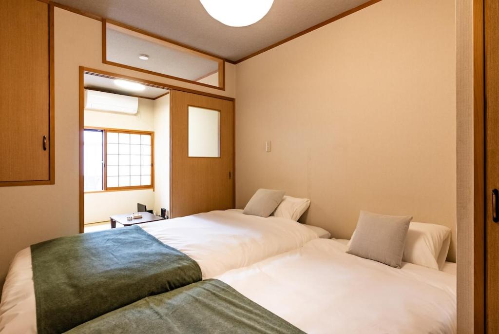 Private Osaka Home 2BR 4 Beds near USJ