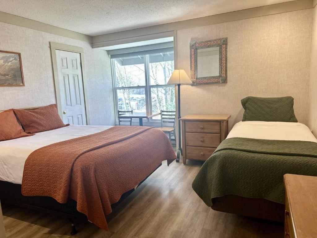 a hotel room with two beds and a window at Mountainside Inn 115 by Alpine Lodging Telluride in Telluride