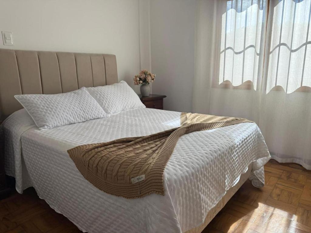 Apartamento Atalaia - 4 quartos - Lareira - Varanda com vista - 1km do centro