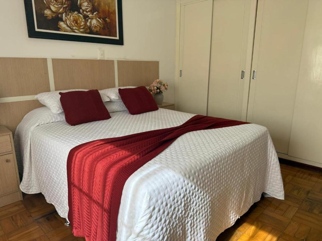 Apartamento Atalaia - 4 quartos - Lareira - Varanda com vista - 1km do centro