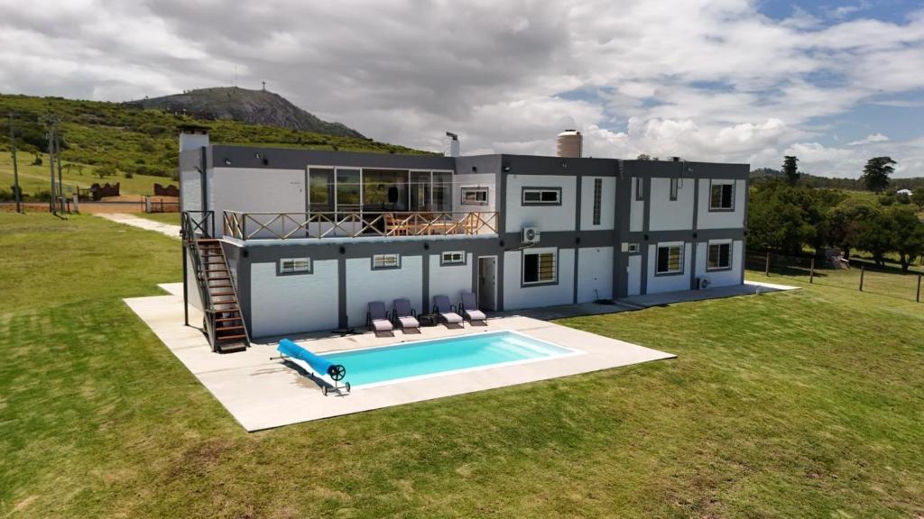 an aerial view of a house with a swimming pool at Chacra Piriápolis in Piriápolis