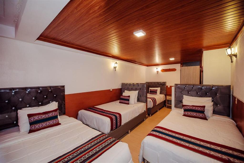 Avraham Hotels - Standard Quadruple Room