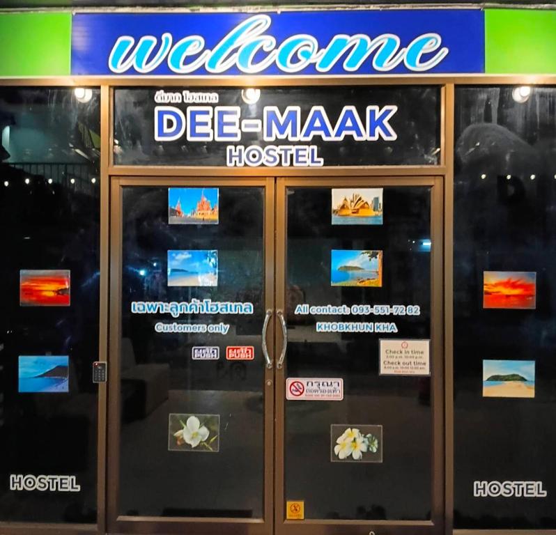 a welcome door to a dee mak hospital at Dee-maak Hostel in Thong Sala