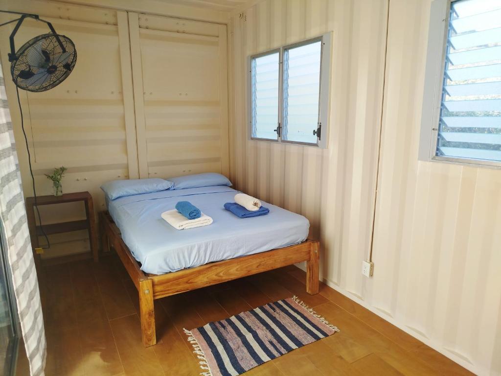 a small bedroom with a bed with towels on it at Hotel Marea in San Juan del Sur