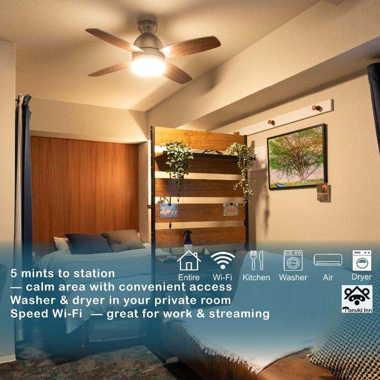 a room with a ceiling fan and a bedroom at Tanuki Inn Korien Kyoto Osaka in Neyagawa