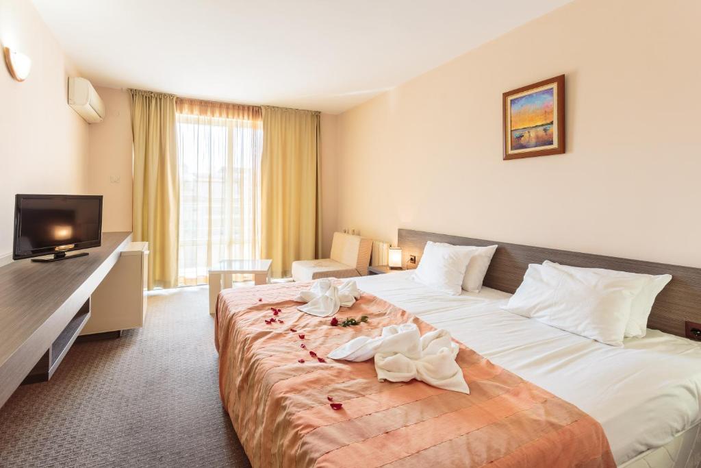 Postel nebo postele na pokoji v ubytování Flagman Hotel