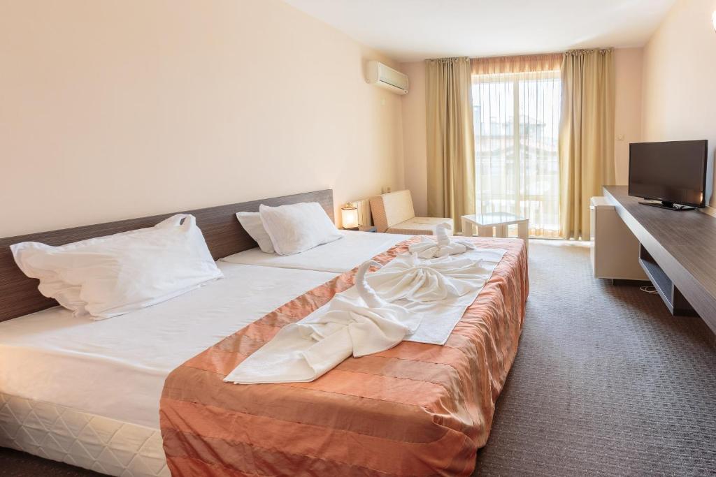 Postel nebo postele na pokoji v ubytování Flagman Hotel