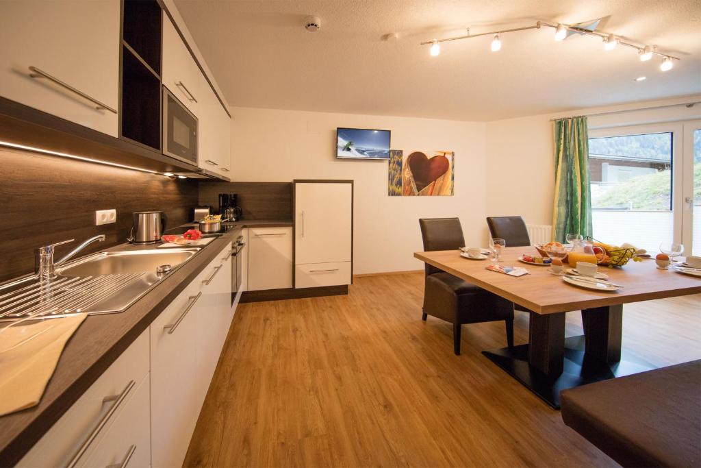 Kuchyň nebo kuchyňský kout v ubytování Haus Stefanie