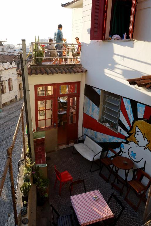  Mambembe House