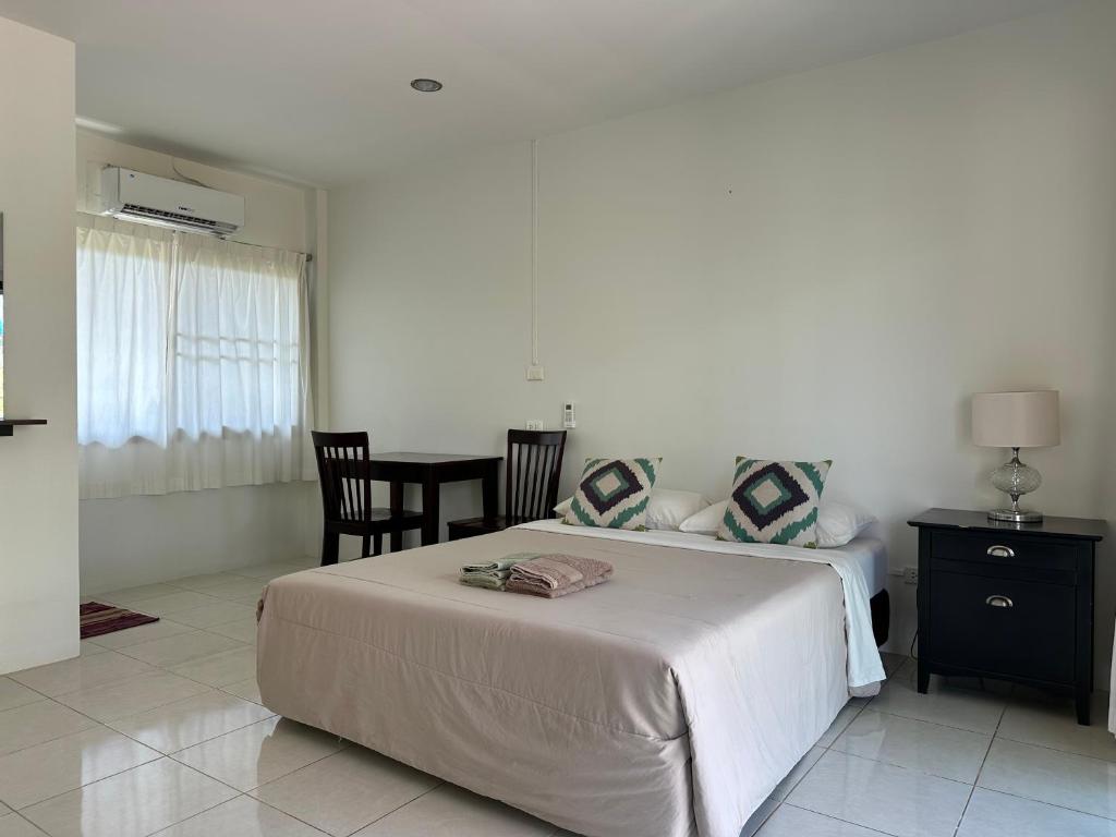 Wassana Sitdharma Guesthouse - Deluxe Queen Room