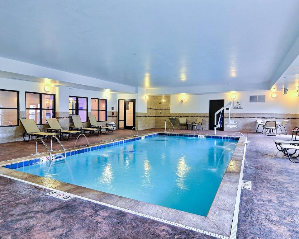 a large swimming pool in a hotel room at Comfort Suites Uniontown in Uniontown