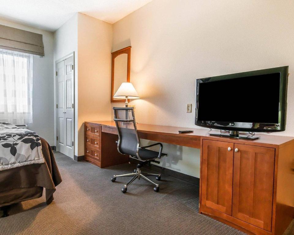 Sleep Inn & Suites - 