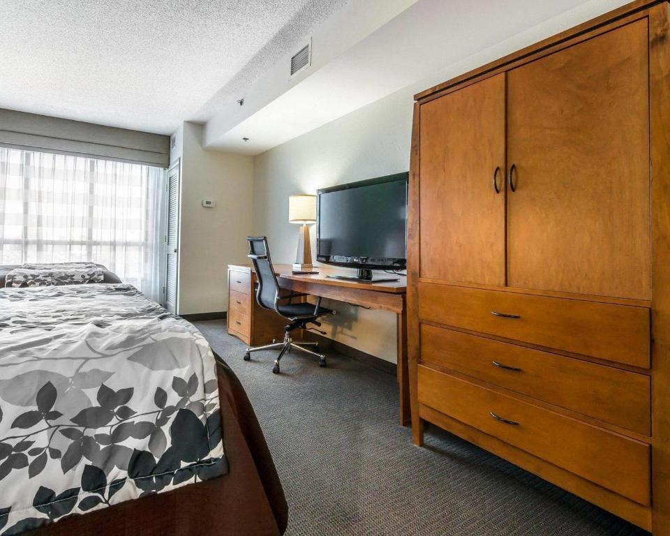 Sleep Inn & Suites - 