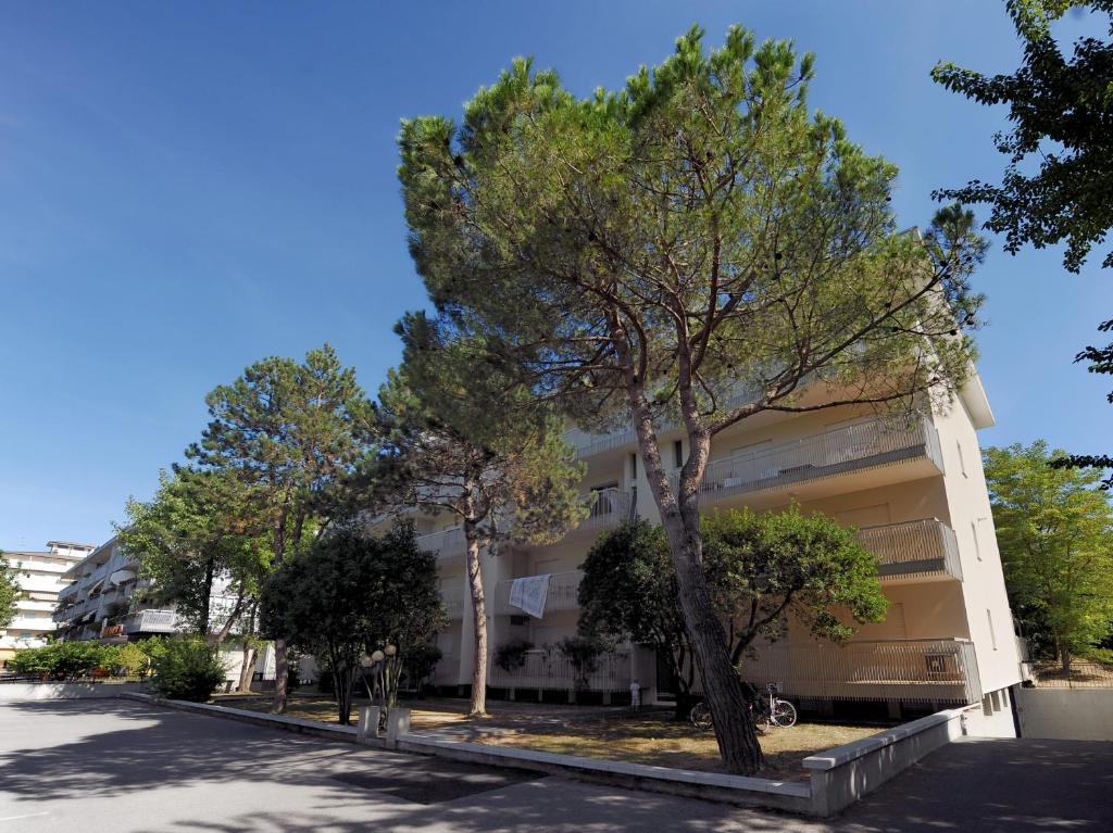 a building with a tree next to a street at Residence Braida in Caorle