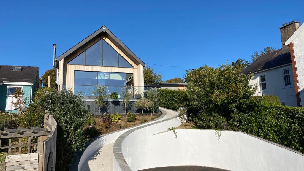 a house with a skateboard ramp in front of a house at Woodcroft in Pwllheli