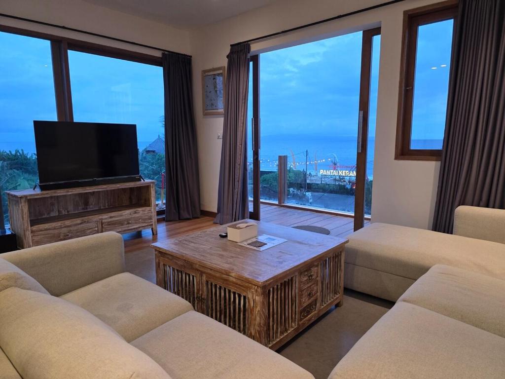 Snapshot of Mountain View Luxury Rentals Waterfront With Ocean View