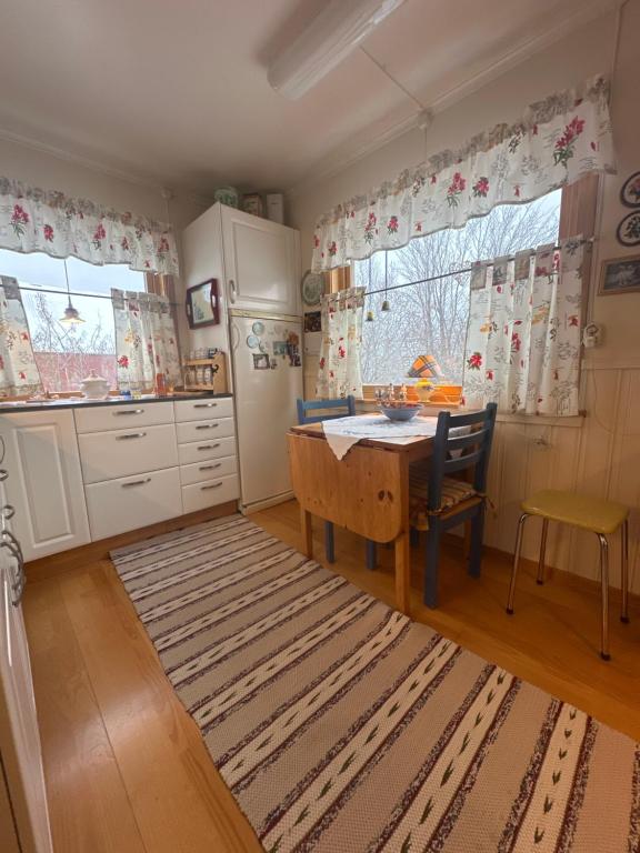 a kitchen with a table and a dining room at Helt hjem i lyngen in Lyngen