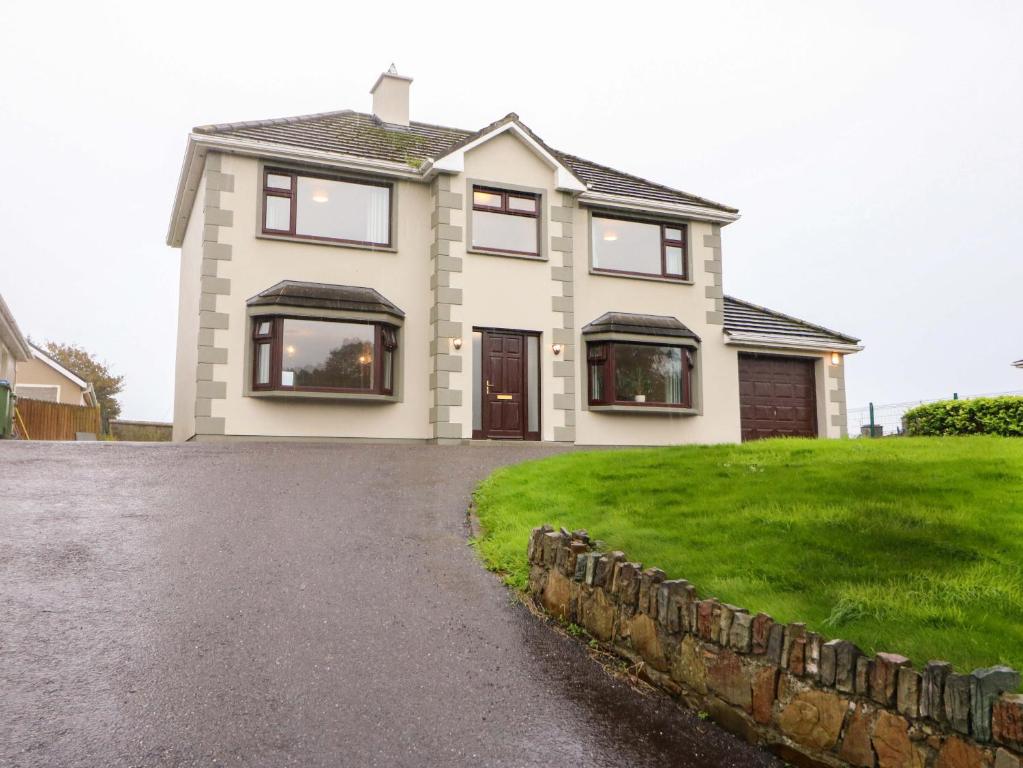 a large white house with a driveway at Shamrock House in Killorglin