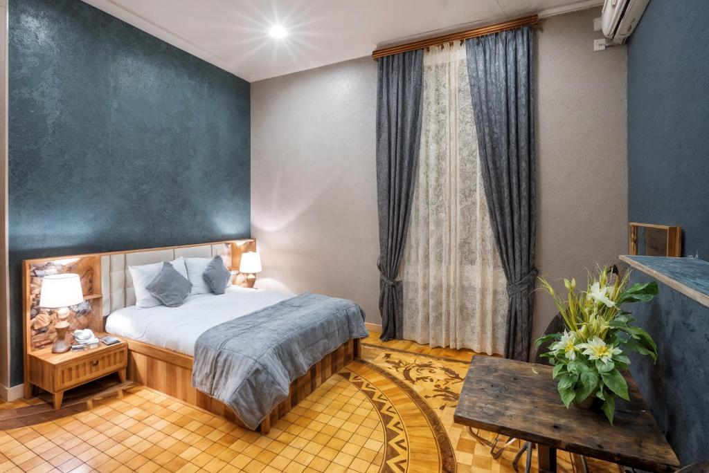 لابی و فضای عمومی پرستیژ بوتیک - نظامی استریت، باکو - تصویر ۵