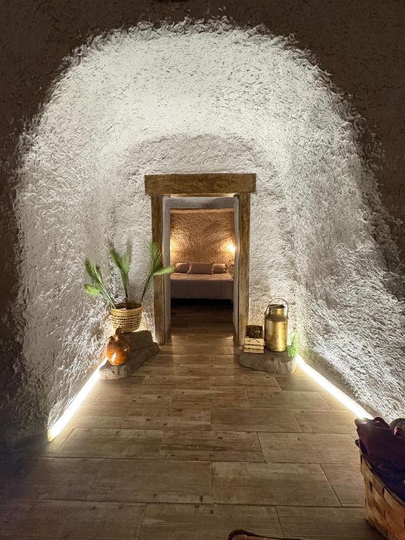 a tunnel with a bed in a room with lights at El Refugio de Juncalillo in Gáldar