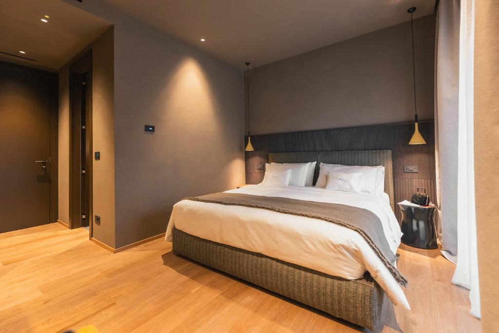 a bedroom with a large bed in a room at Lenel Boutique Room - La Locanda in Brescia