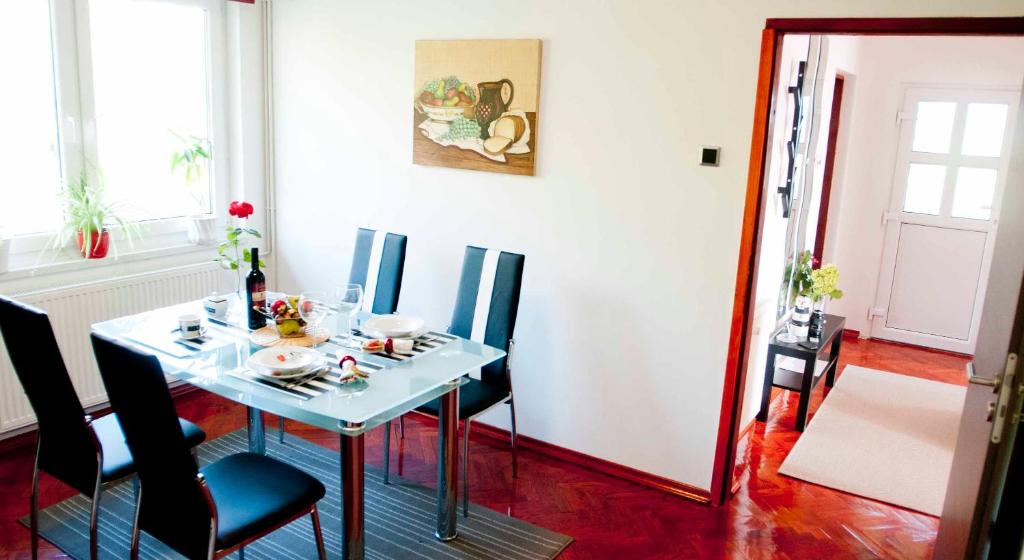 Posedenie v ubytovaní Apartman Šestine