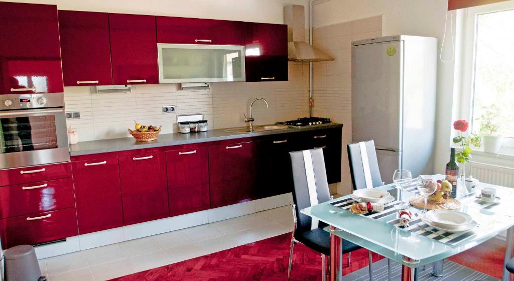 Kuchyňa alebo kuchynka v ubytovaní Apartman Šestine