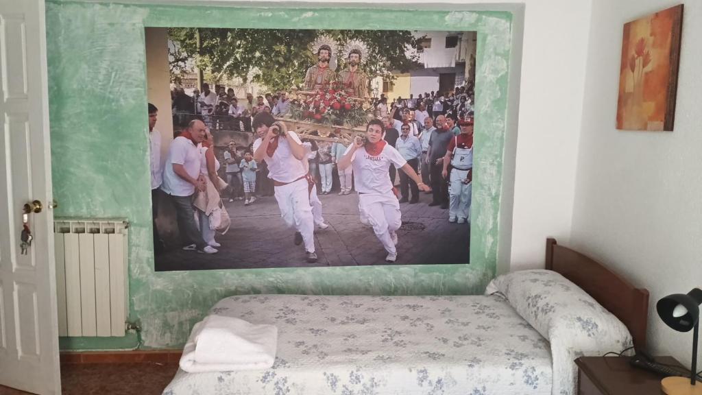 a painting of two women running in a room at Pensión Isasa in Arnedo