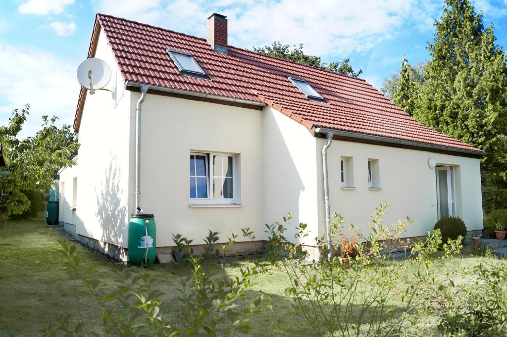 a small white house with a red roof at Ferienhaus Flora in Pirna