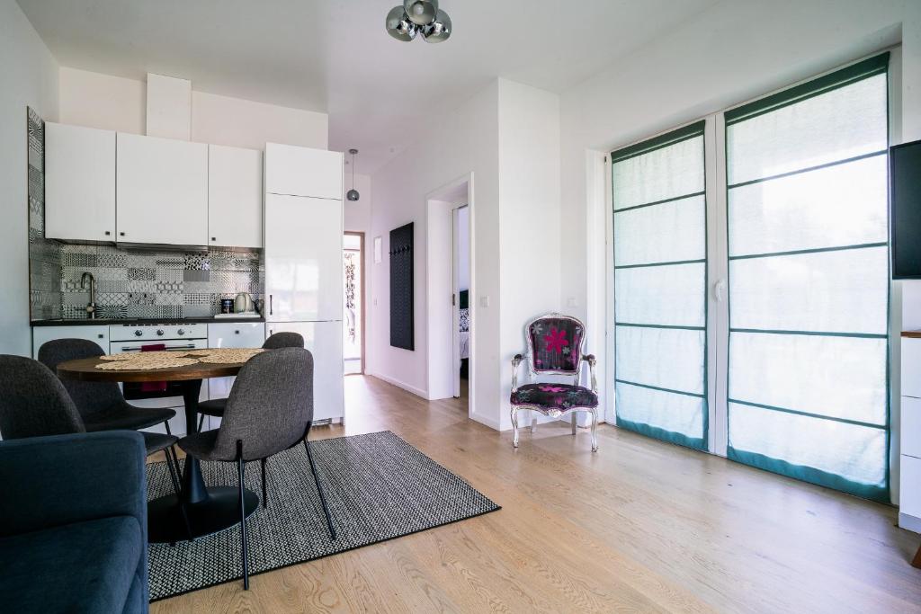Kuhinja ili čajna kuhinja u objektu River apartamentai